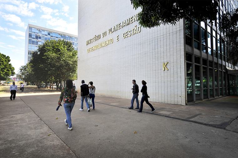Governo projeta necessidade de rever R$ 53,7 bilhões em gastos até 2030