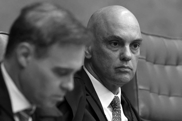 Alexandre de Moraes ataca André Mendonça e acerta a República Em vez de se defender, ministro prefere fustigar quem trouxe à luz informações