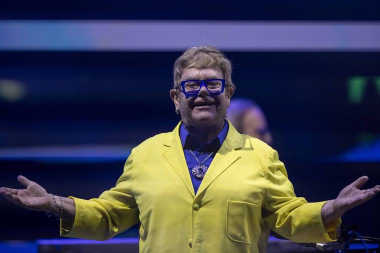 Elton John faz exigência e Globo é obrigada a transmitir show no Rock in Rio com delay