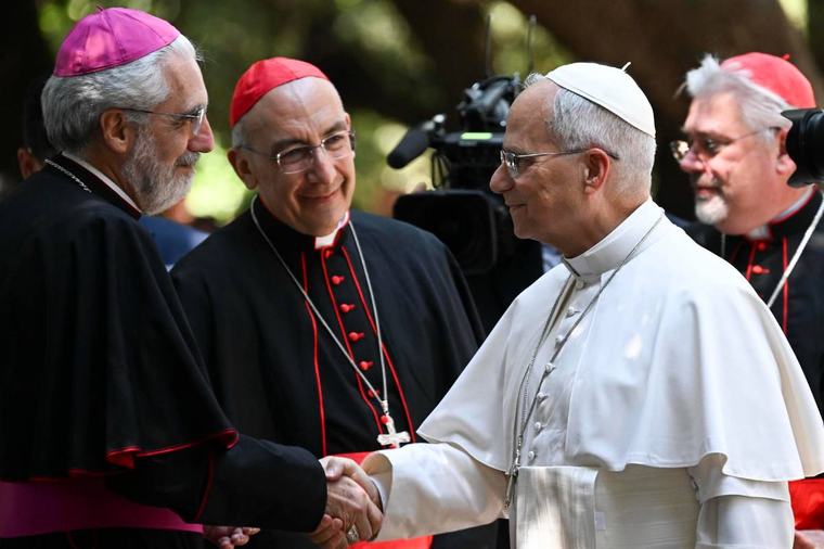 Papa Leão XIV lamenta ataques russos e pede paz na Ucrânia