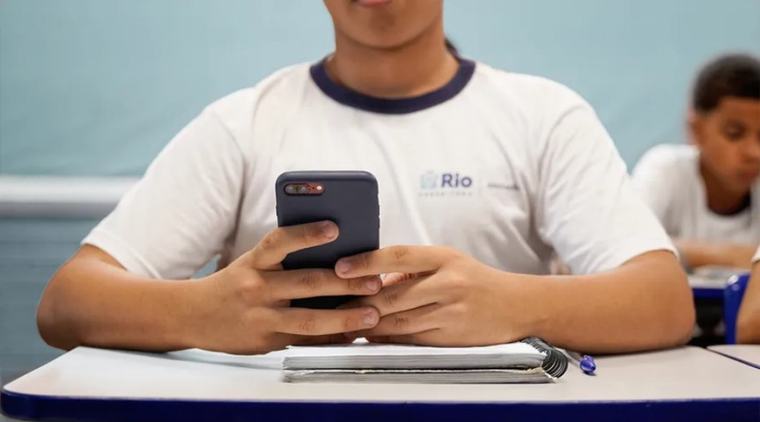 Professor mais dedicado, escolas sem celular e crença na educação: veja indicadores em que o Brasil vai bem no Pisa
