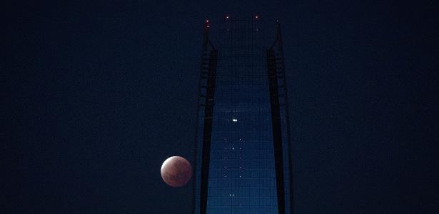 Eclipse lunar 2026 ao vivo: veja como assistir ao fenômeno de hoje