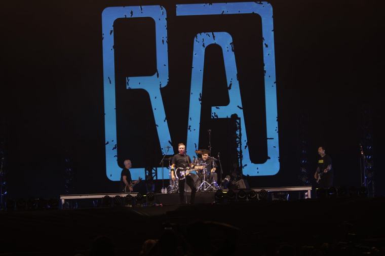 Sob céu nublado, Rise Against se apresenta no Rock in Rio