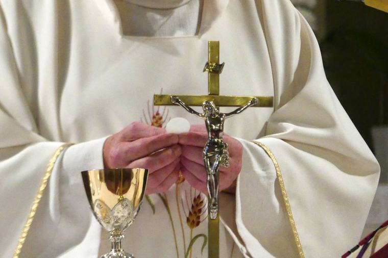 Três padres irlandeses vendem 2 milhões de discos e usam música sacra como evangelização