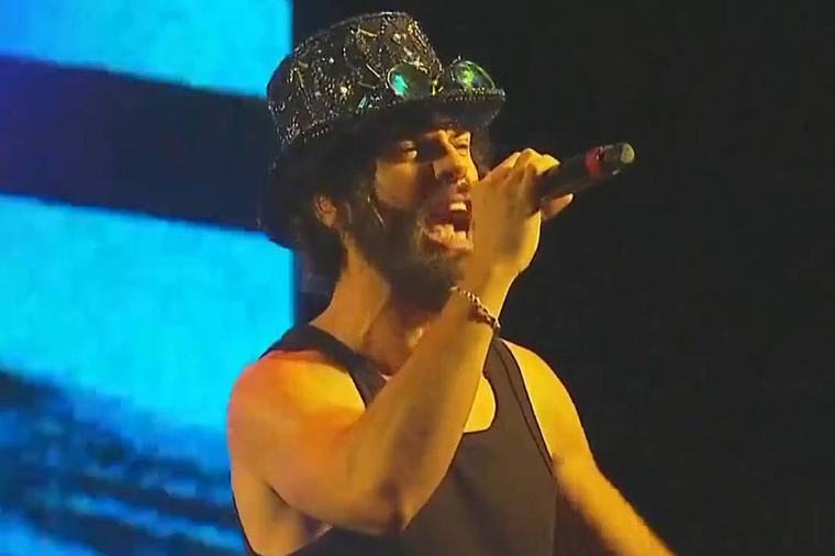 Diogo Defante zomba de robôs humanoides e diverte a Cidade do Rock com muito besteirol