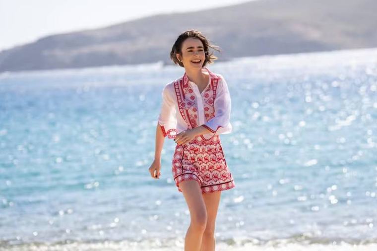 'Emily em Paris' chega ao fim e leva protagonista à Grécia na última temporada