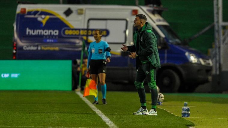 26ª rodada "Um empate com sabor amargo": técnico do Juventude avalia 2 a 2 contra o Atlético-GO Eduardo Costa, Tiago Nunes