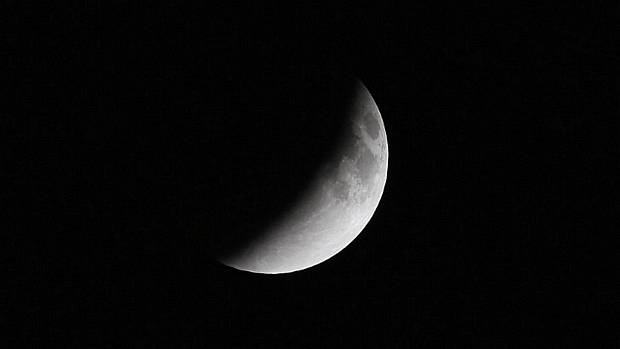 Eclipse lunar: a Lua vai quase desaparecer sob a sombra da Terra na sexta-feira. Saiba como ver