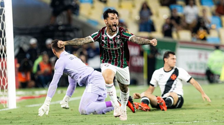 Juiz “peita” Canobbio em Fluminense x Vasco, e Hulk se revolta: “Nunca vi”