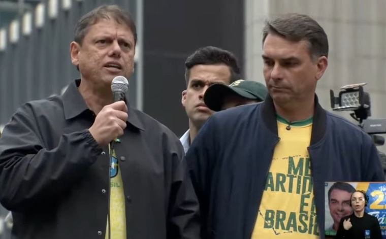6 Política Tarcísio diz que revelações sobre Moraes exigem resposta
