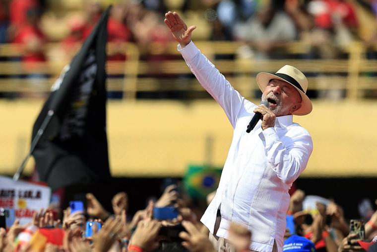 “Direito do fã”: Lula assina decreto para enfrentar cambistas de shows