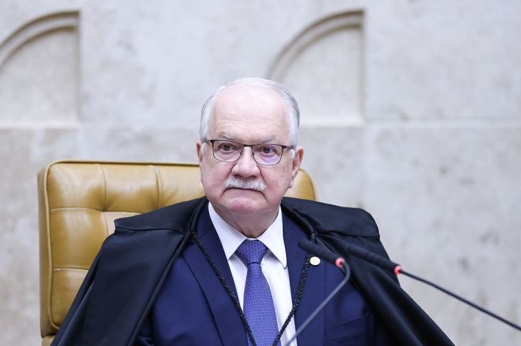 2 Política Fachin promete resposta firme e rigorosa à crise no STF