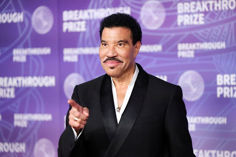 Lionel Richie é internado na UTI após show nos EUA, diz site