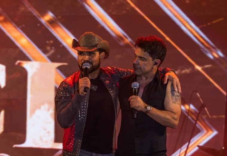 Zezé Di Camargo e Luciano fazem pedido por André Mendonça durante show