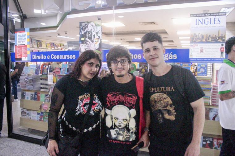 Fãs de metal movimentam a Rodoviária no segundo dia de Rock in Rio