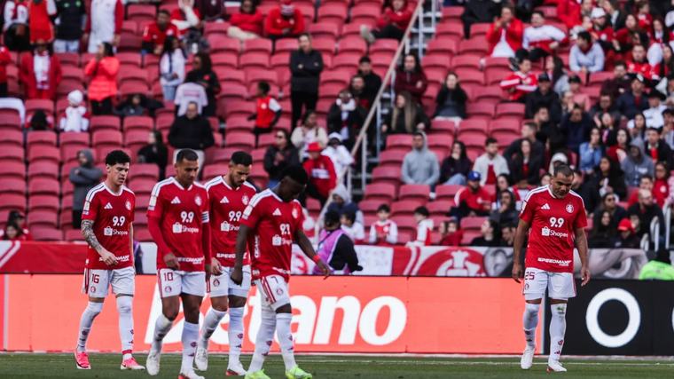 No Beira-Rio Inter perde para o Santos por 3 a 2, se afunda no Z-4; leia a crônica da partida Antonio Oliveira