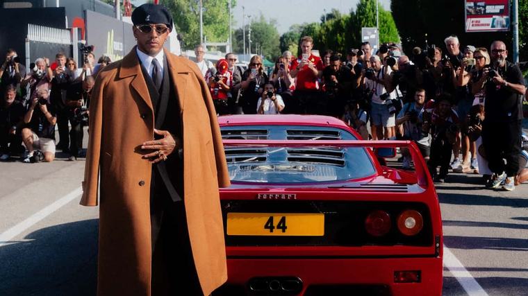 Foi o destino? Ferrari F40 de Hamilton usa motor número 44 produzido paro o superesportivo