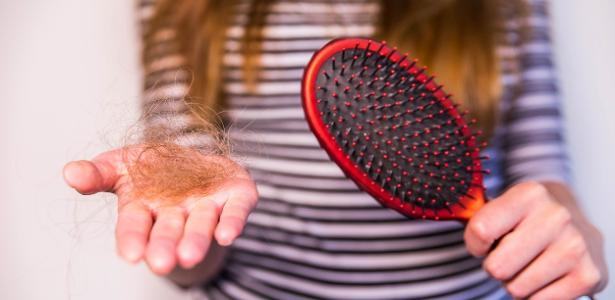 Já pensou nisso? Pentes e escovas de cabelo também precisam de limpeza