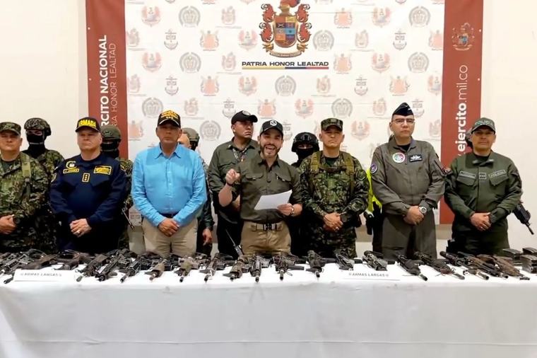 Presidente da Colômbia posa ao lado de cadáveres, e especialistas citam nova era de ‘glorificação da violência’