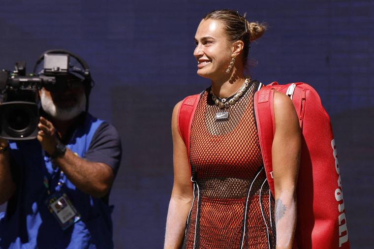 Sabalenka rebate críticas a look transparente no US Open: 'Eu adoro'