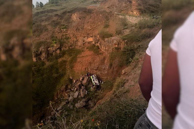 Ônibus de excursão cai em penhasco e deixa 25 mortos, em Cabo Verde