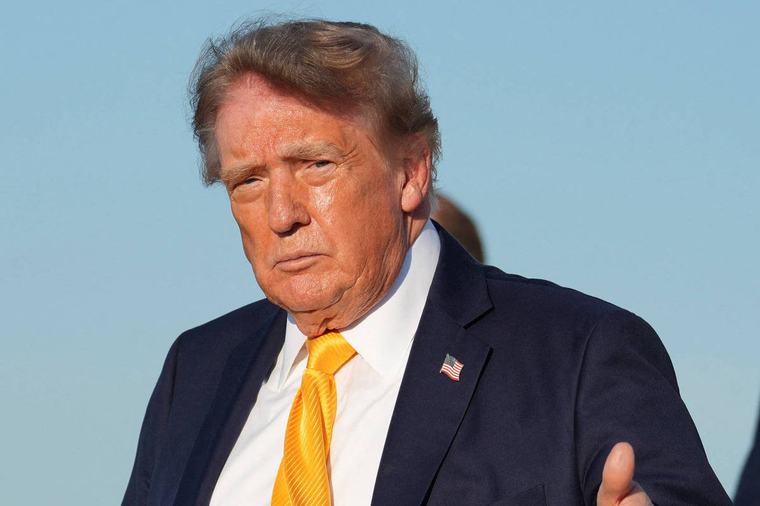 Donald Trump escurece o cabelo e novo visual vira piada nas redes sociais