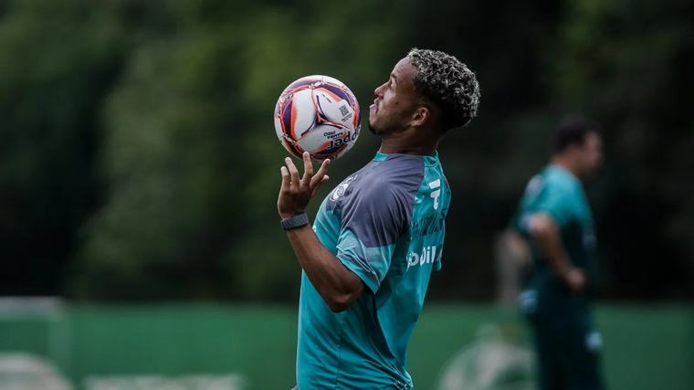 De volta Após venda para Letônia, Juventude acerta retorno de atacante para a reta final da Série B Eduardo Costa, Tiago Nunes