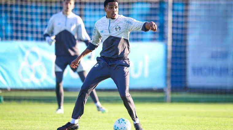 Afirmado! Zagueiro do Grêmio comemora ascensão meteórica na carreira Geison Lisboa