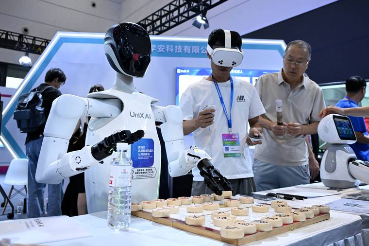 China começa a regular atendimento ao consumidor feito por IA