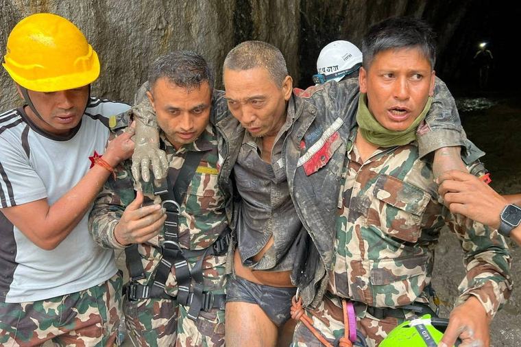 imagens do dia Devotos hinduístas fazem pirâmide humana durante festival de devoção da divindade Krishna; veja mais fotos de hoje pelo mundo - Indranil Mukherjee/AFP