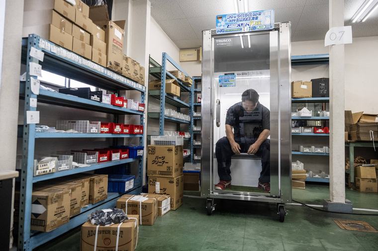 ‘Geladeira para humanos’ alivia trabalhadores japoneses durante onda de calor