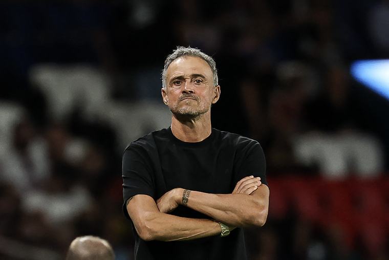 PSG acerta a renovação de contrato de Luis Enrique e jogadores
